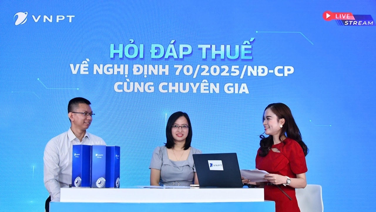 Experts answer questions about taxes and electronic invoices at the livestream