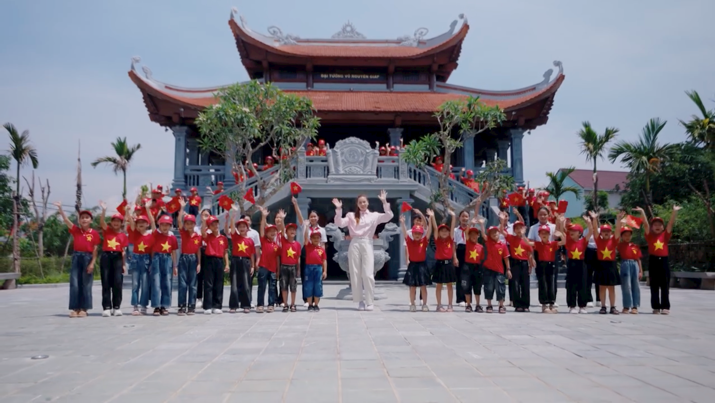 ho-ngoc-ha.png