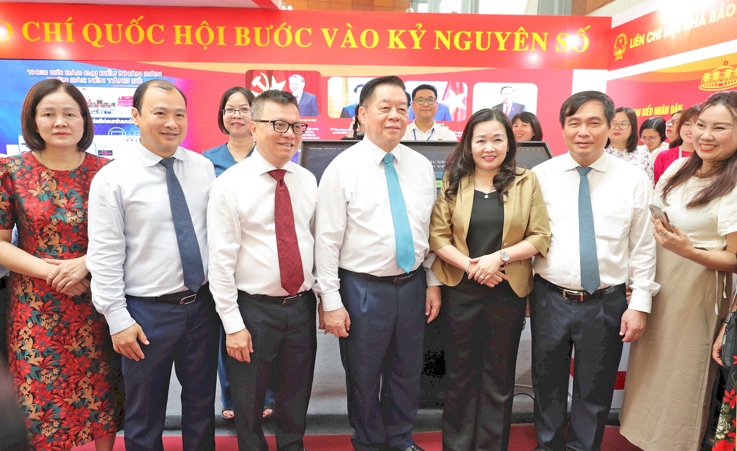 Trưởng Ban Tuyên giáo và Dân vận Trung ương Nguyễn Trọng Nghĩa; Phó Trưởng Ban Tuyên giáo và Dân vận Trung ương, Chủ tịch Hội Nhà báo Việt Nam, Tổng Biên tập Báo Nhân dân Lê Quốc Minh; Thứ trưởng Thường trực Bộ Văn hóa, Thể thao và Du lịch Lê Hải Bình; Phó Trưởng Ban Tuyên giáo và Dân vận Trung ương Phan Xuân Thủy thăm gian trưng bày