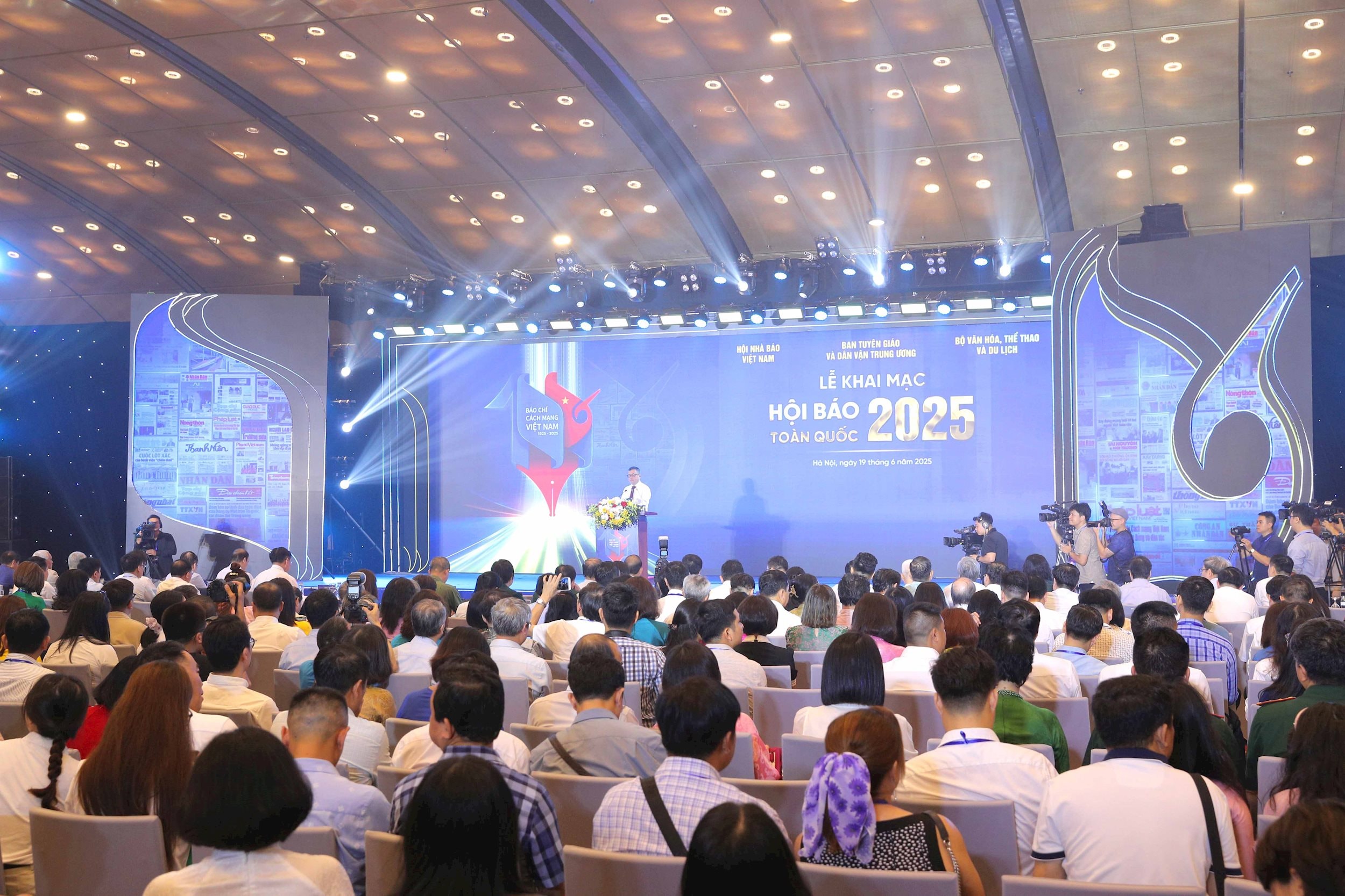 Toàn cảnh Hội báo 2