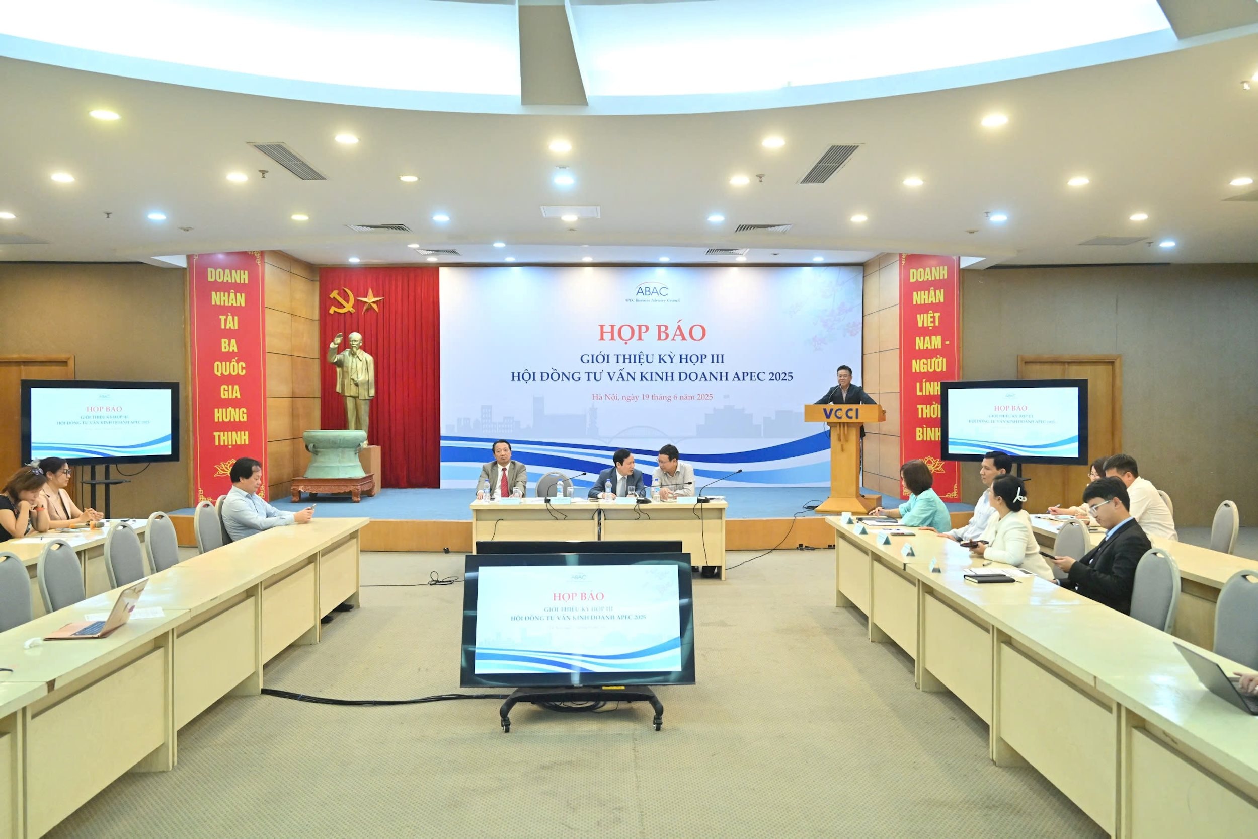 Toàn cảnh họp báo. Ảnh: Quang Khánh