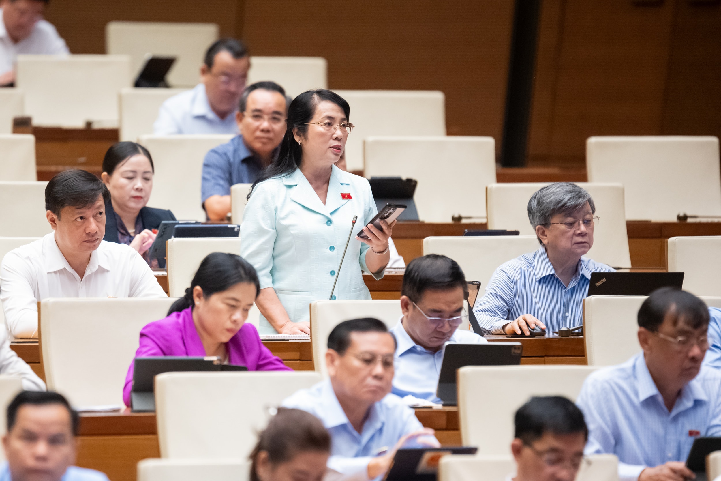 ĐBQH Trần Thị Kim Yến (TP. Hồ Chí Minh) chất vấn. Ảnh: Phạm Thắng