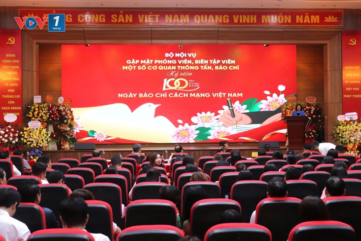 Thứ trưởng Bộ Nội vụ Nguyễn Thị Hà phát biểu tại buổi gặp mặt