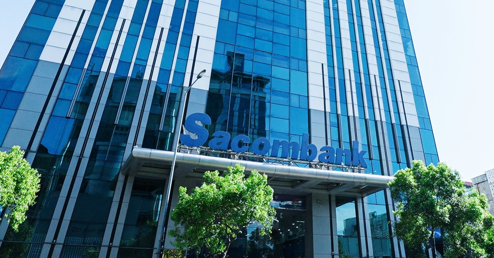 4-khach-hang-tai-sacombank-da-nang-co-co-cau-tai-chinh-rui-ro-cao-96376.jpg