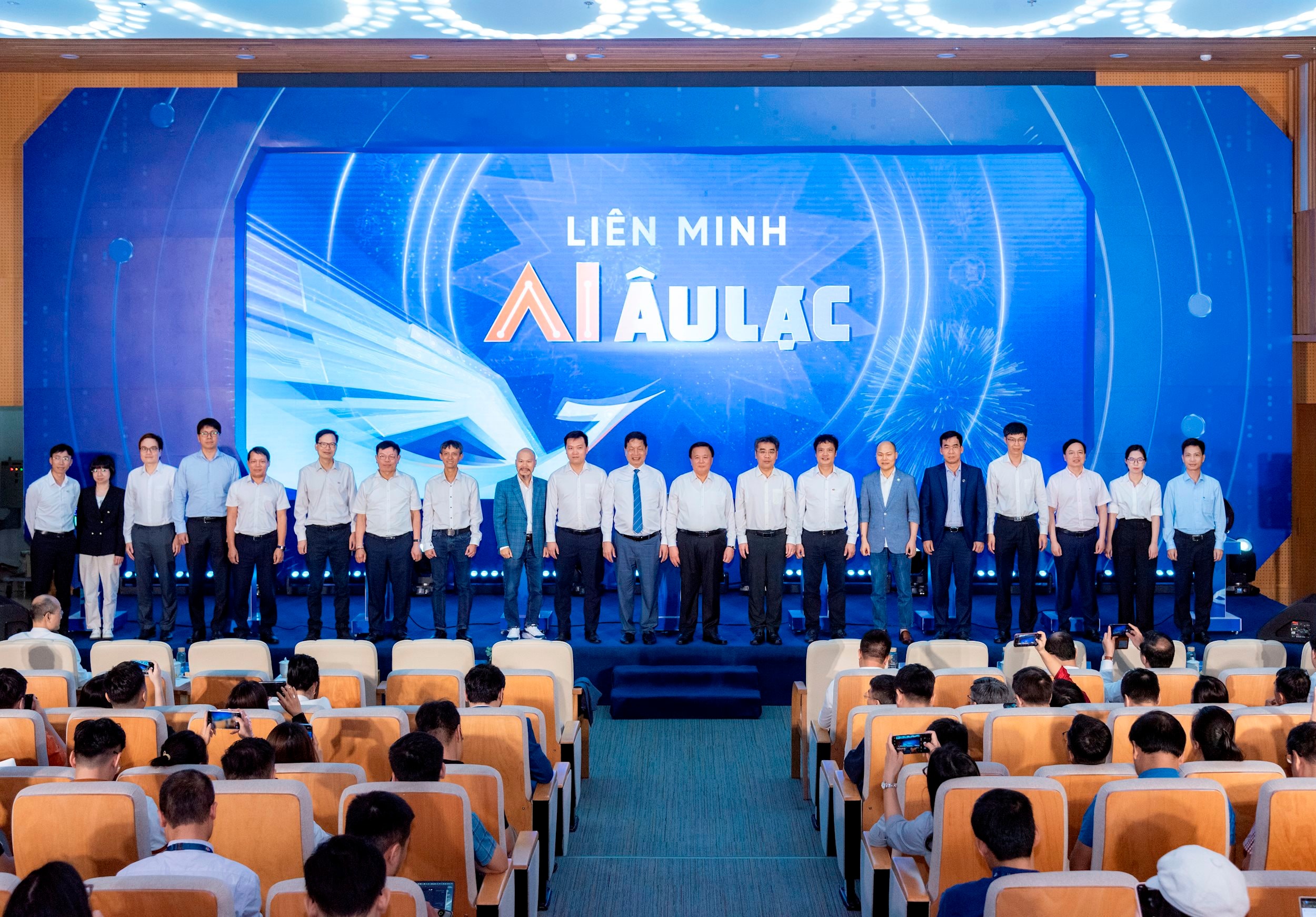 Hơn 20 thành viên đầu tiên của Liên minh AI Âu Lạc tại lễ ra mắt_02