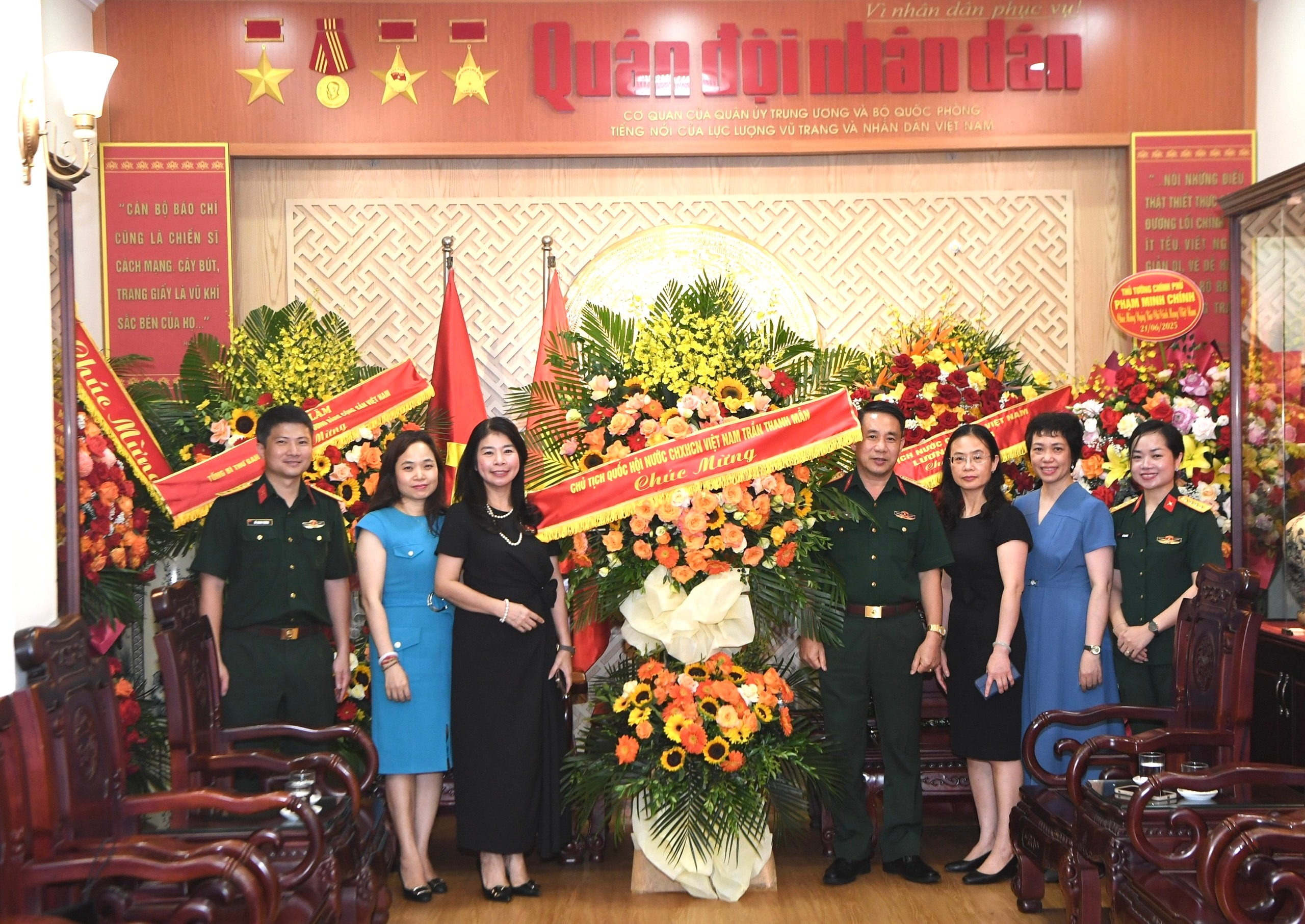 PCN LE THu Ha QĐND