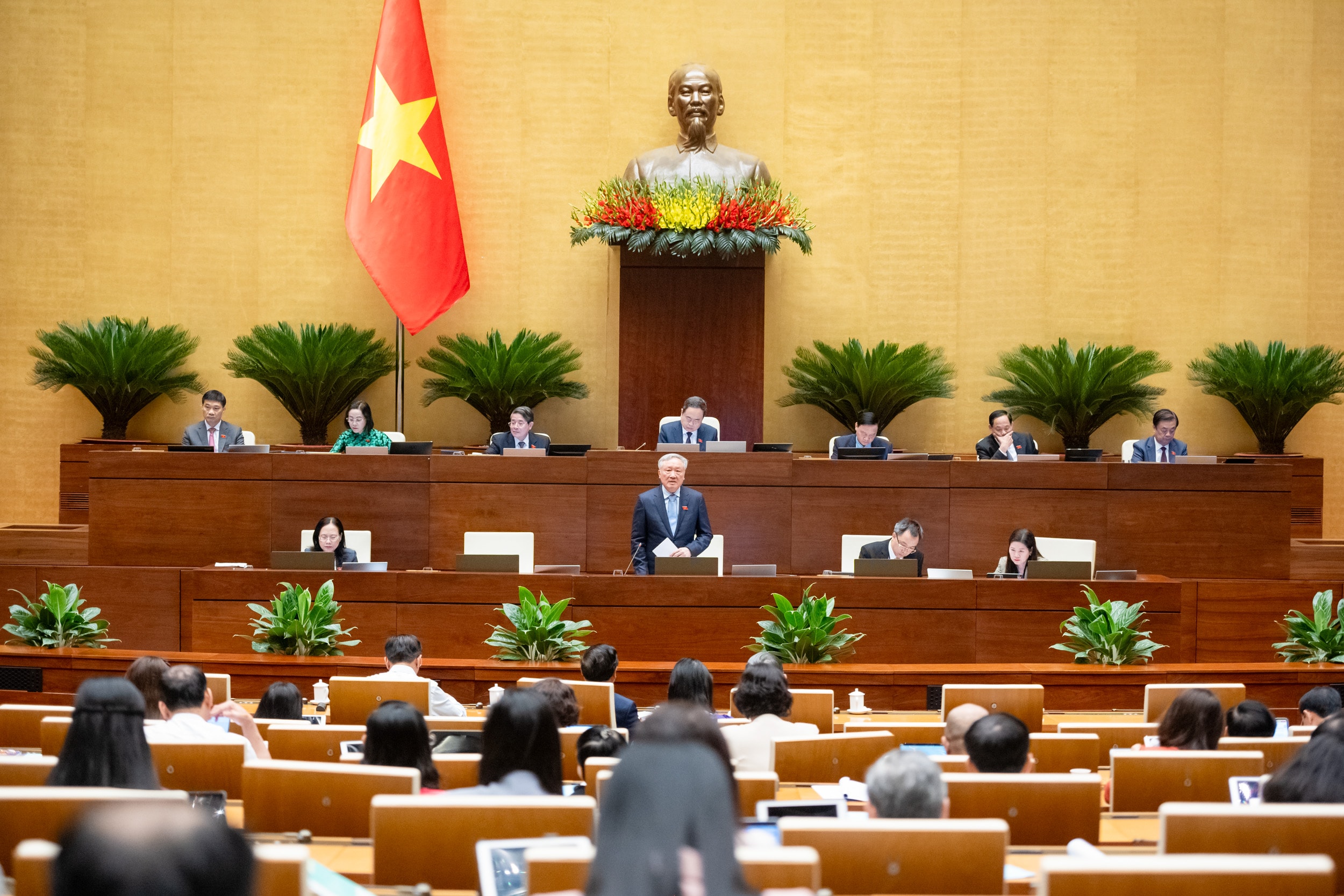 Hình ảnh 3 Phó Thủ tướng Thường trực Chính phủ Nguyễn Hòa Bình trả lời chất vấn của ĐBQH. Ảnh: Phạm Thắng