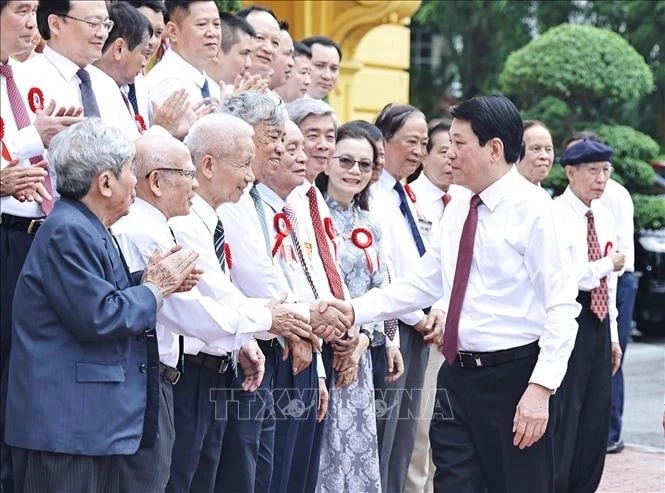 State President Luong Cuong meets with veteran and outstanding journalists on June 20. (Photo: VNA)