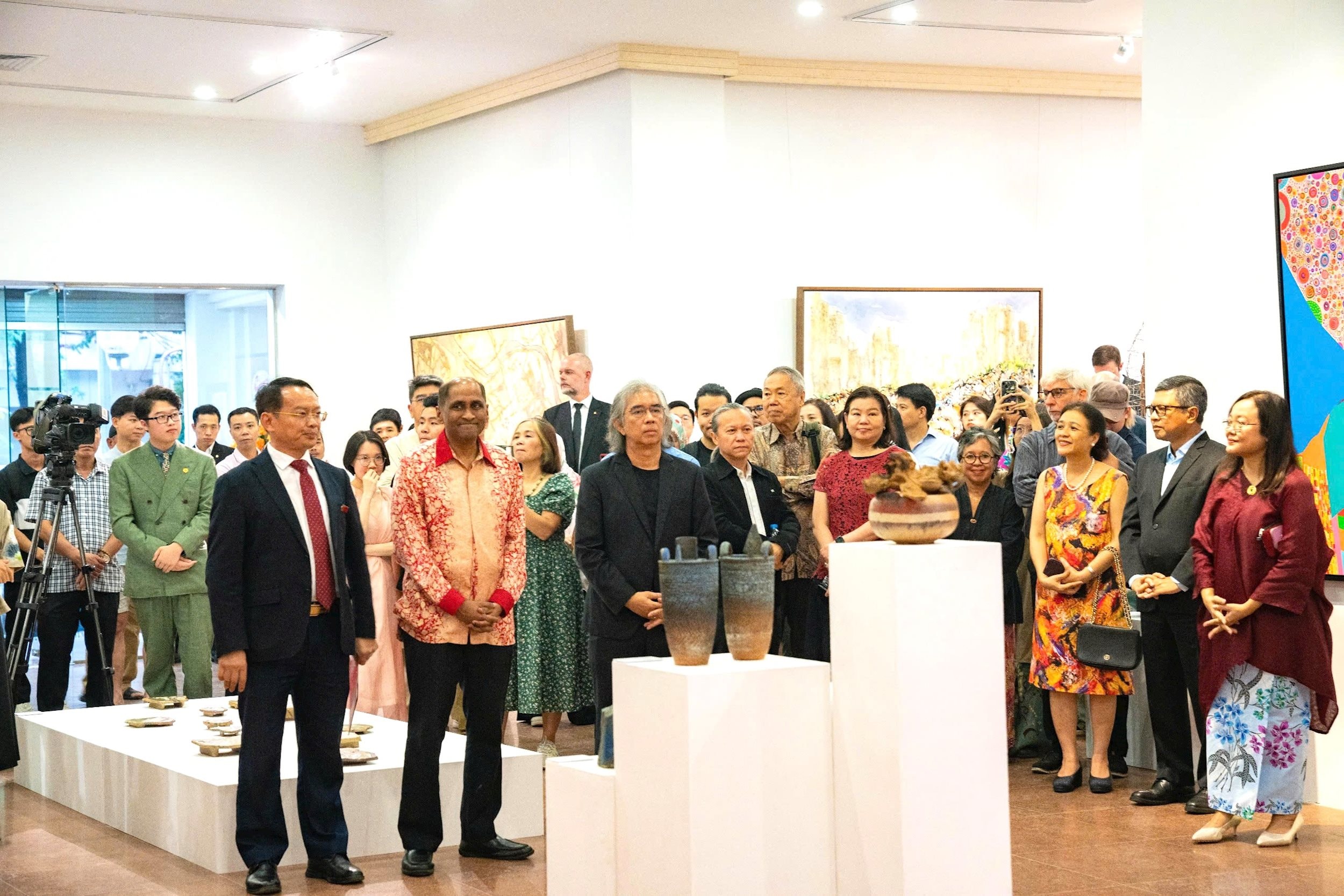Ký kết họp tác giữa Trường Đại học Mỹ thuật Việt Nam và Liên minh các trường đại học châu Á - GoA9. Ảnh: NTCC