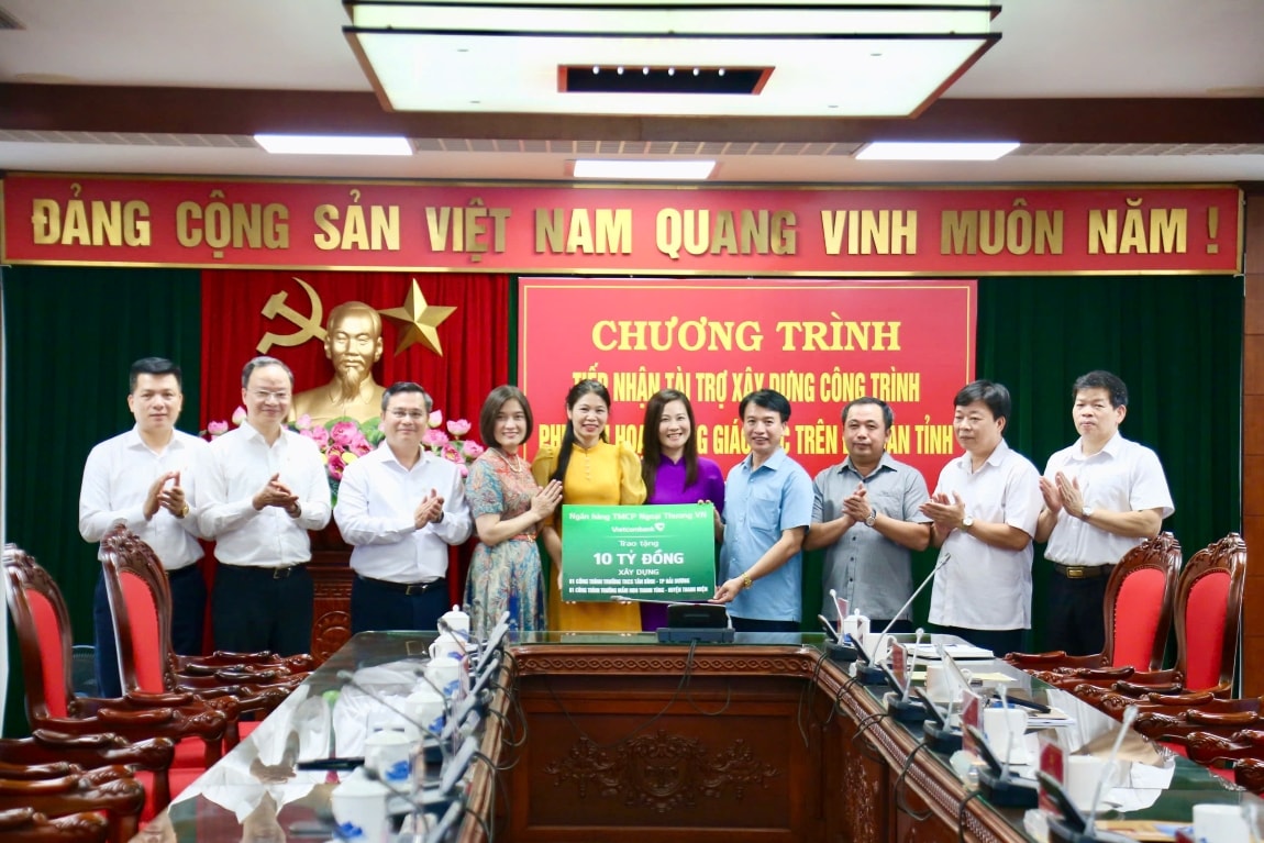 20250616_CQCD_NBH_VCB Tai Tro 10 Ty Dong Tai Hai Duong_anh 1