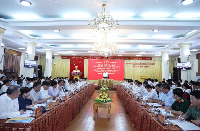 At the Party leader's working session with the Standing Boards of the Party Committees of Nam Dinh, Ha Nam, and Ninh Binh provinces on June 23 (Photo: VNA) vna-potal-tong-bi-thu-to-lam-lam-viec-voi-ban-thuong-vu-tinh-uy-nam-dinh-ha-nam-ninh-binh-8108866.jpg