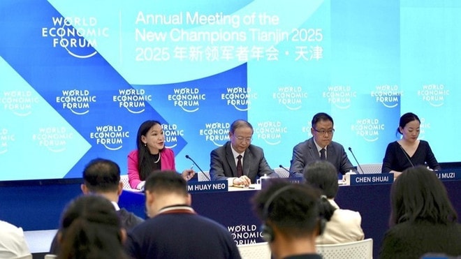 A press conference on the 16th Annual Meeting of the New Champions (Photo: VNA) hpe.jpg