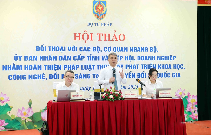 Bộ Tư pháp đã tổ chức Hội thảo Đối thoại với các Bộ, cơ quan ngang Bộ, UBND cấp tỉnh và hiệp hội, doanh nghiệp nhằm hoàn thiện pháp luật thúc đẩy phát triển khoa học, công nghệ, đổi mới sáng tạo và chuyển đổi số quốc gia
