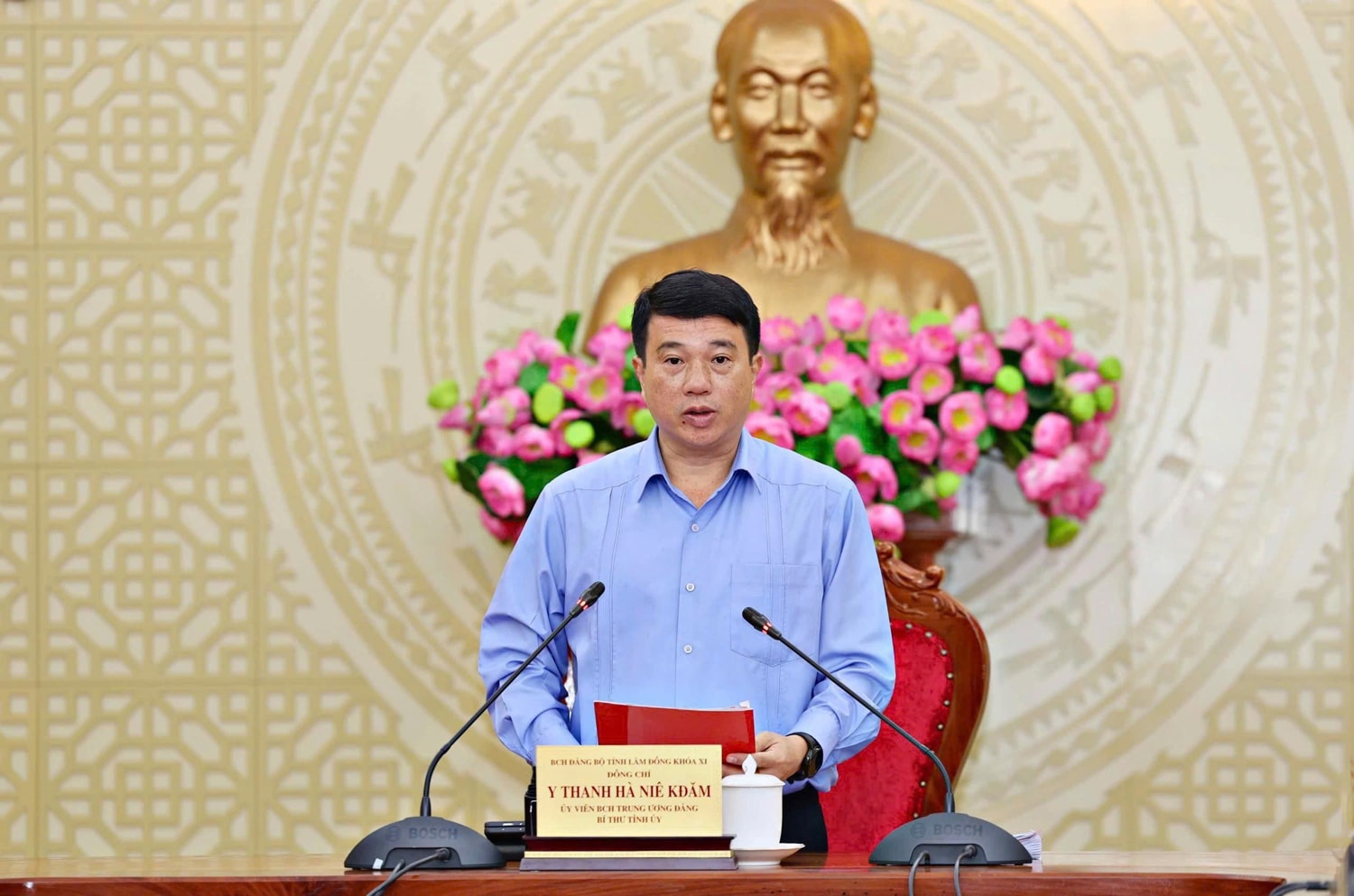 Bí thư Tỉnh ủy Lâm Đồng Y Thanh Hà Niê Kđăm, Trưởng Ban Chỉ đạo thực hiện hợp nhất 3 tỉnh Lâm Đồng, Bình Thuận và Đắk Nông chủ trì hội nghị