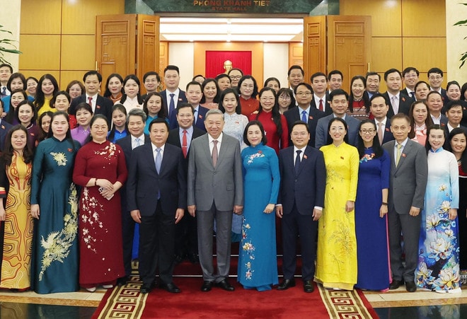 Party General Secretary To Lam and other participants in the meeting (Photo: VNA) hi.jpg