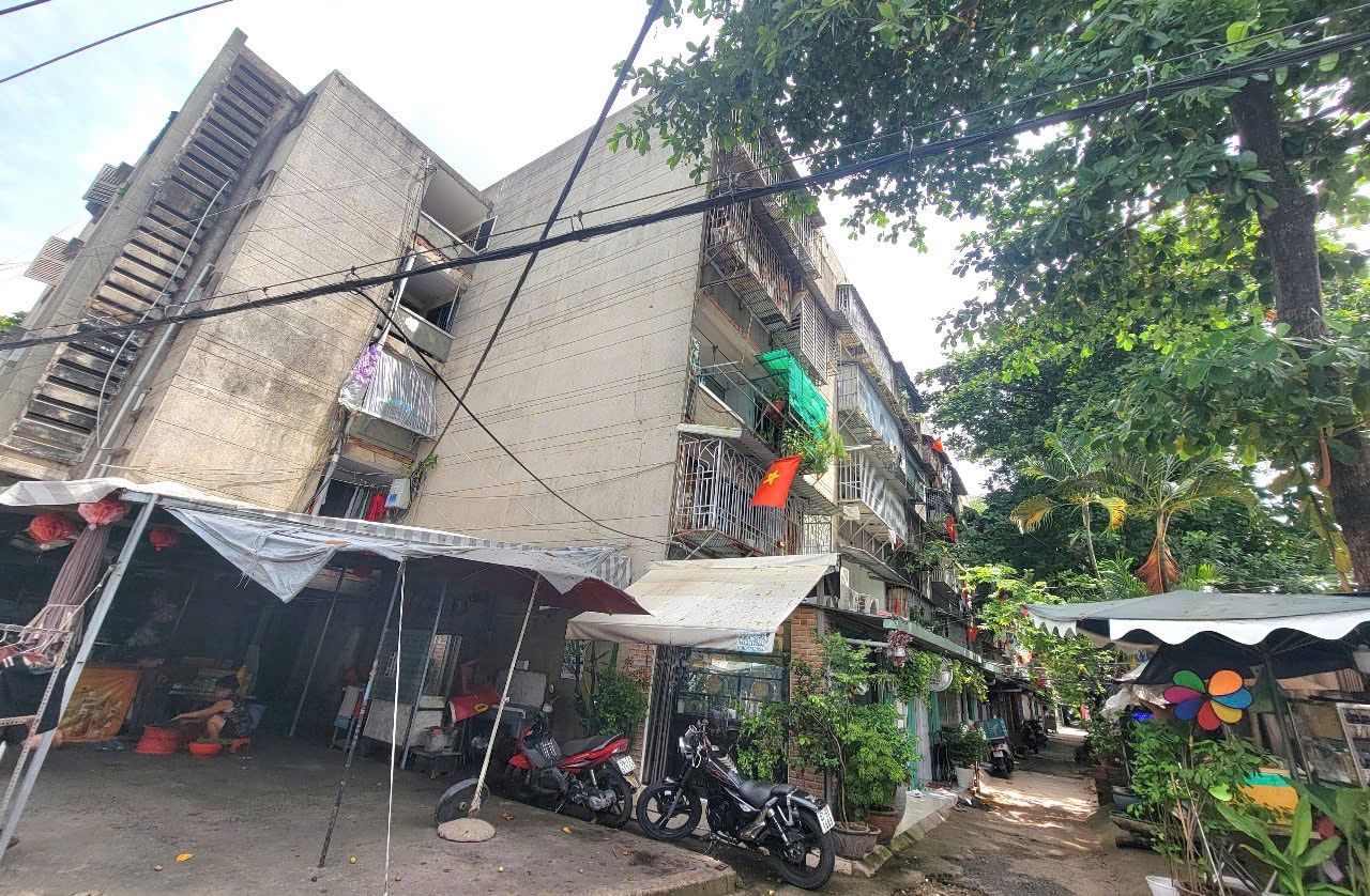 TP. Hồ Chí Minh: Nhiều khối nhà tại chung cư Thanh Đa xuống cấp nghiêm trọng 