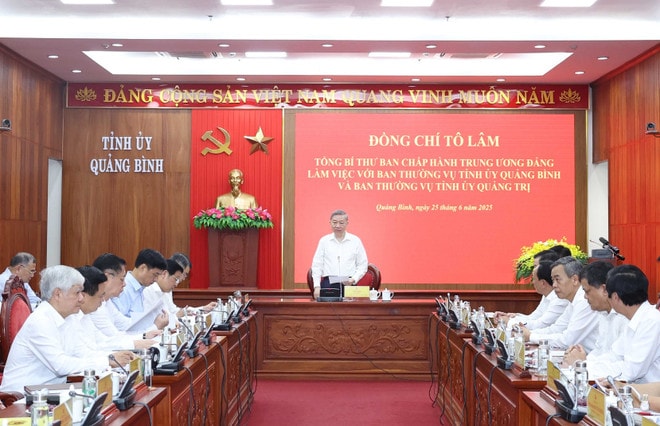 Party General Secretary To Lam chairs the working session with the Standing Boards of the Party Committees of Quang Binh and Quang Tri on June 25 (Photo: VNA) vna-potal-tong-bi-thu-to-lam-lam-viec-voi-hai-ban-thuong-vu-tinh-uy-quang-binh-va-quang-tri-8112236.jpg