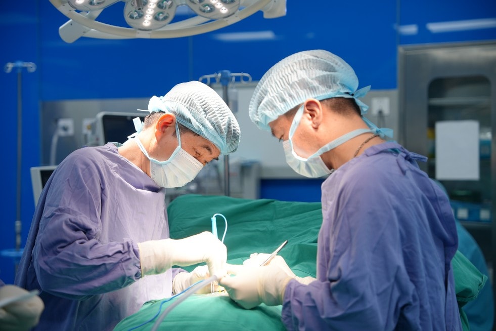 Ảnh Bs phẫu thuật