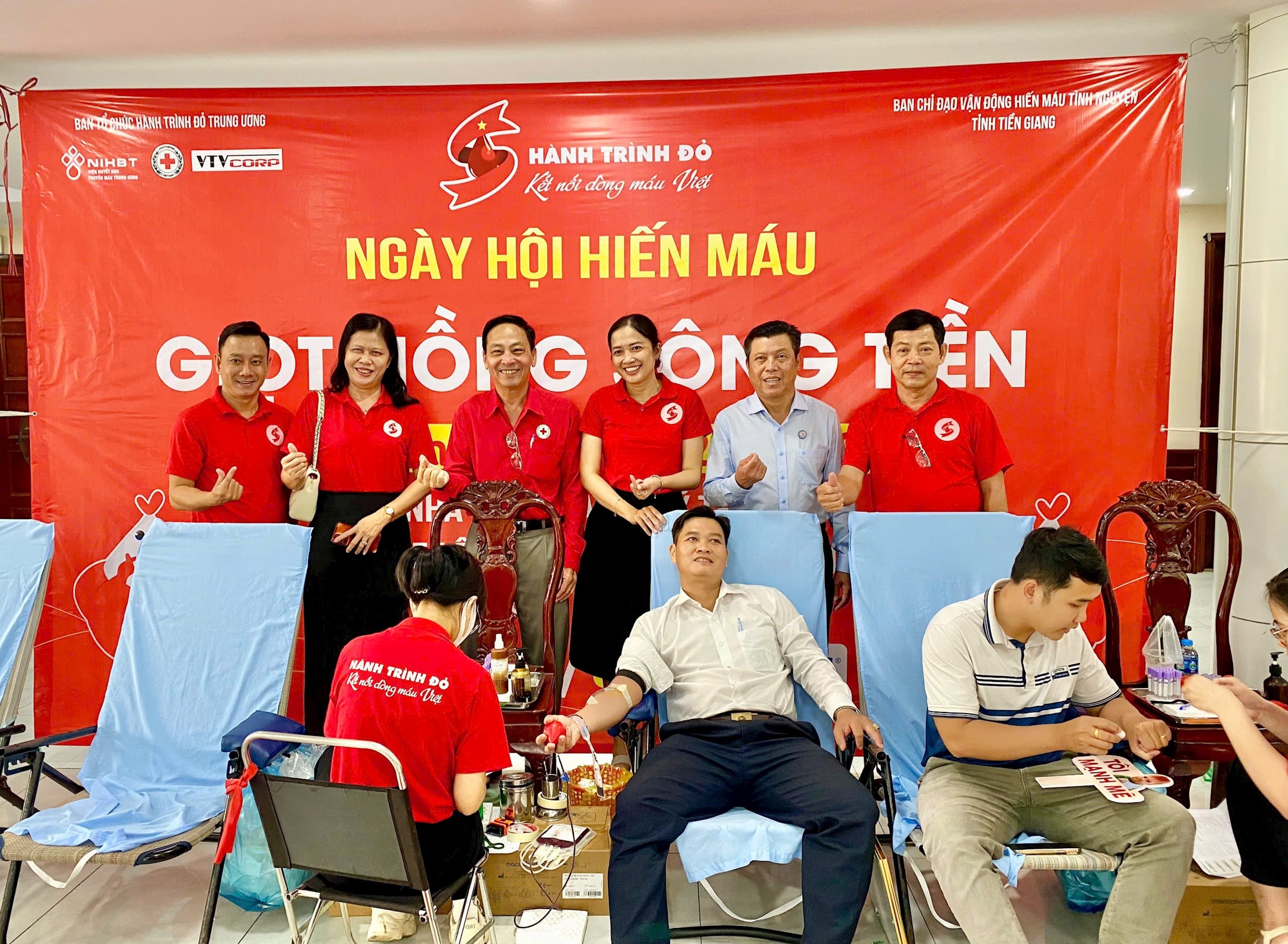 Hiến máu