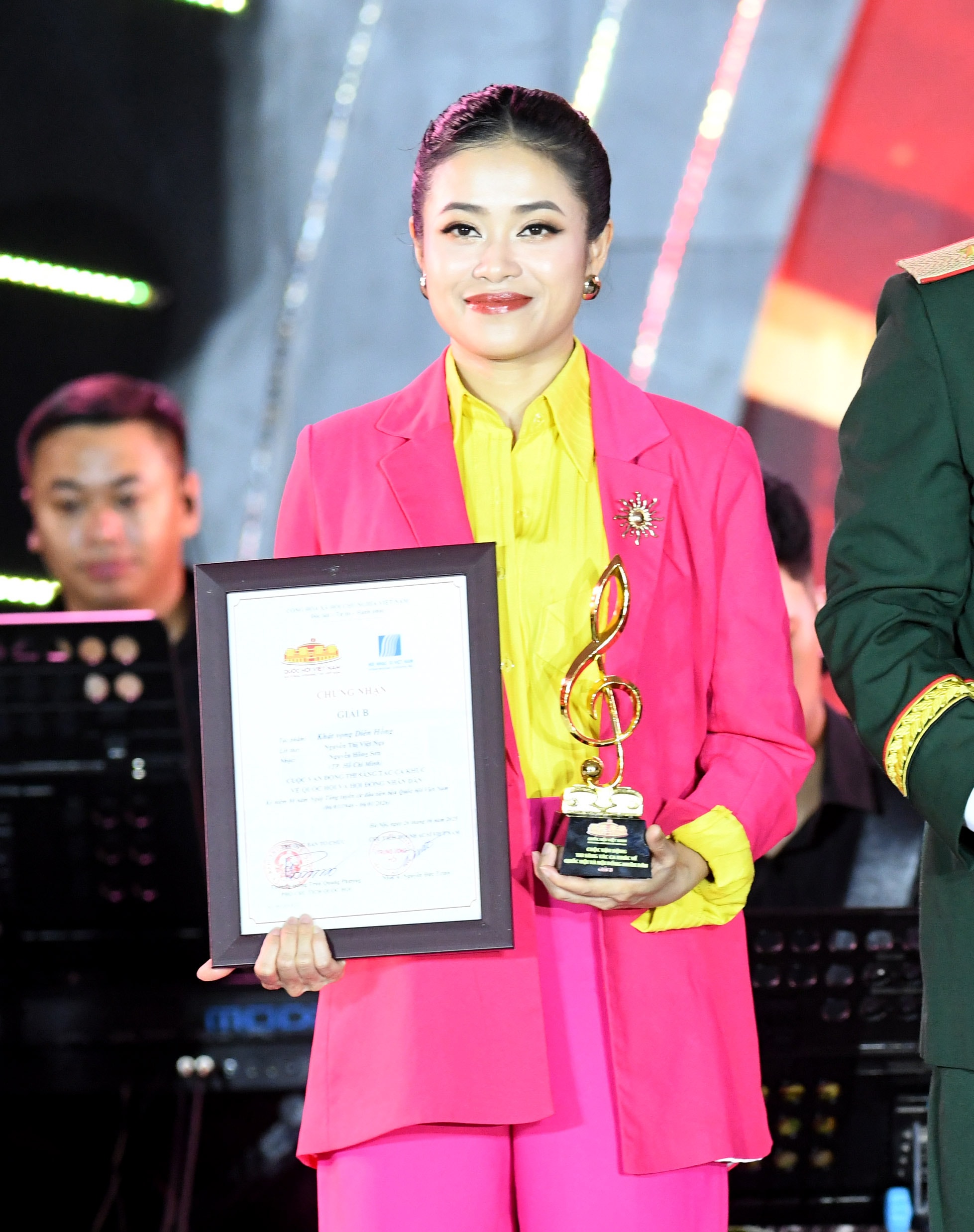 Ca sĩ, nhạc sĩ Hoàng Hồng Ngọc, giải B Cuộc Vận động sáng tác ca khúc về Quốc hội và Hội đồng nhân dân 