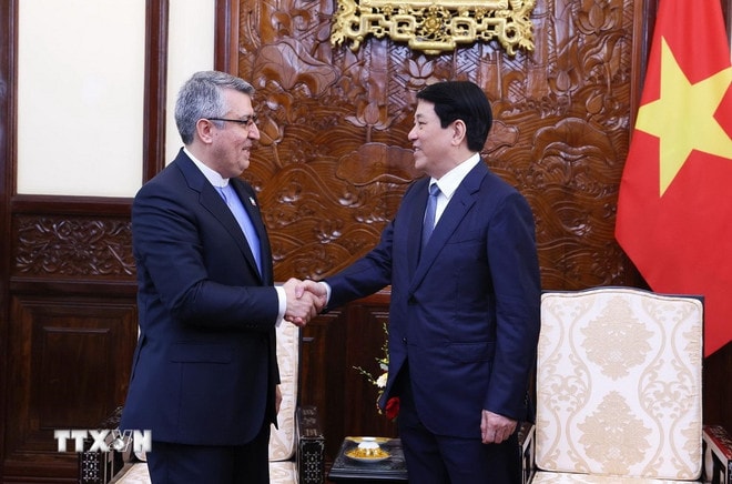 Chủ tịch nước Lương Cường tiếp Đại sứ Iran tại Việt Nam Ali Akbar Nazari đến chào từ biệt. (Ảnh: Lâm Khánh/TTXVN) ttxvn-chu-tich-nuoc-dai-su-iran-3.jpg