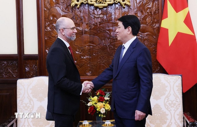 Chủ tịch nước Lương Cường tiếp Đại sứ Canada tại Việt Nam Shawn Steil đến chào từ biệt. (Ảnh: Lâm Khánh/TTXVN) ttxvn-chu-tich-nuoc-dai-su-canada-3.jpg