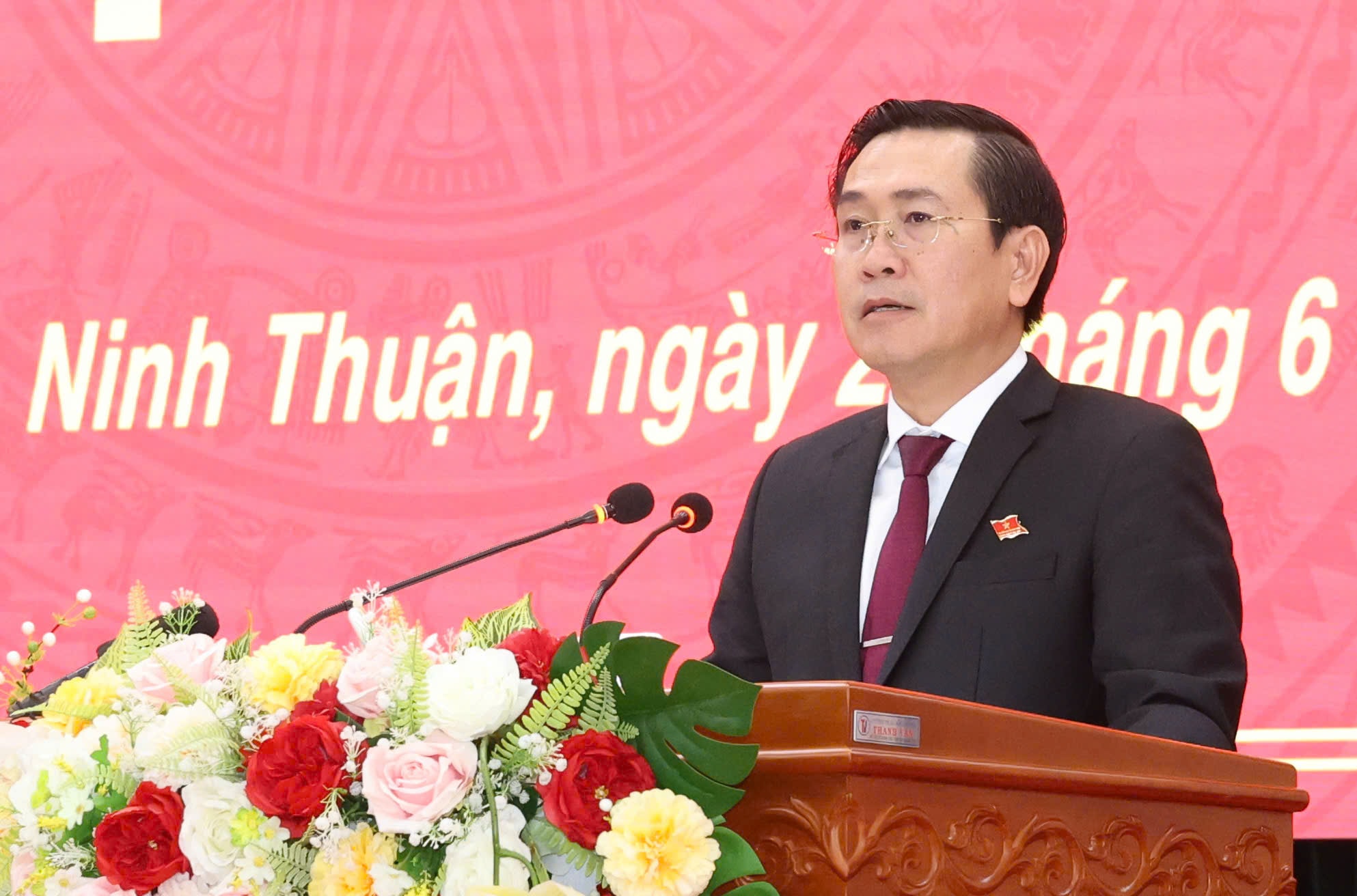 Chủ tịch HĐND tỉnh Phạm Văn Hậu phát biểu khai mạc kỳ họp