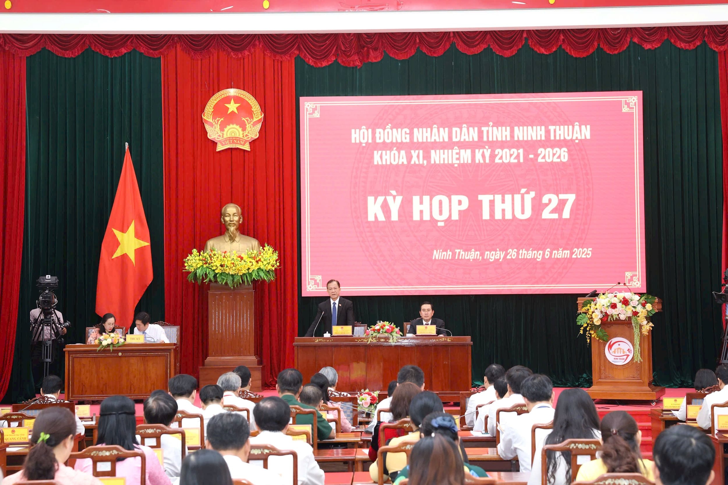 Quan cảnh kỳ họp