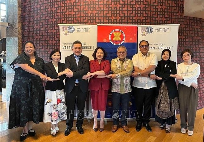 The ASEAN ambassadors at the meeting (Photo: Vietnamese Embassy in Greece) ah.jpg