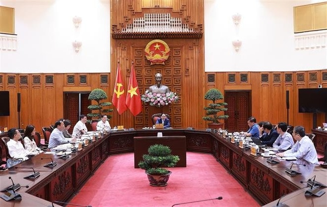 Participants at the meeting. (Photo: VNA) vna-potal-thu-tuong-chu-tri-hop-can-bang-thuong-mai-voi-hoa-ky-8119228.jpg