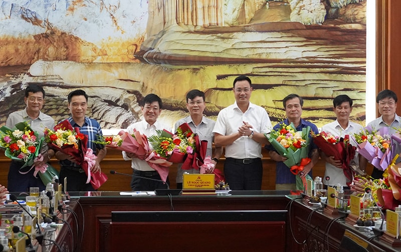 nghi-huu.jpg