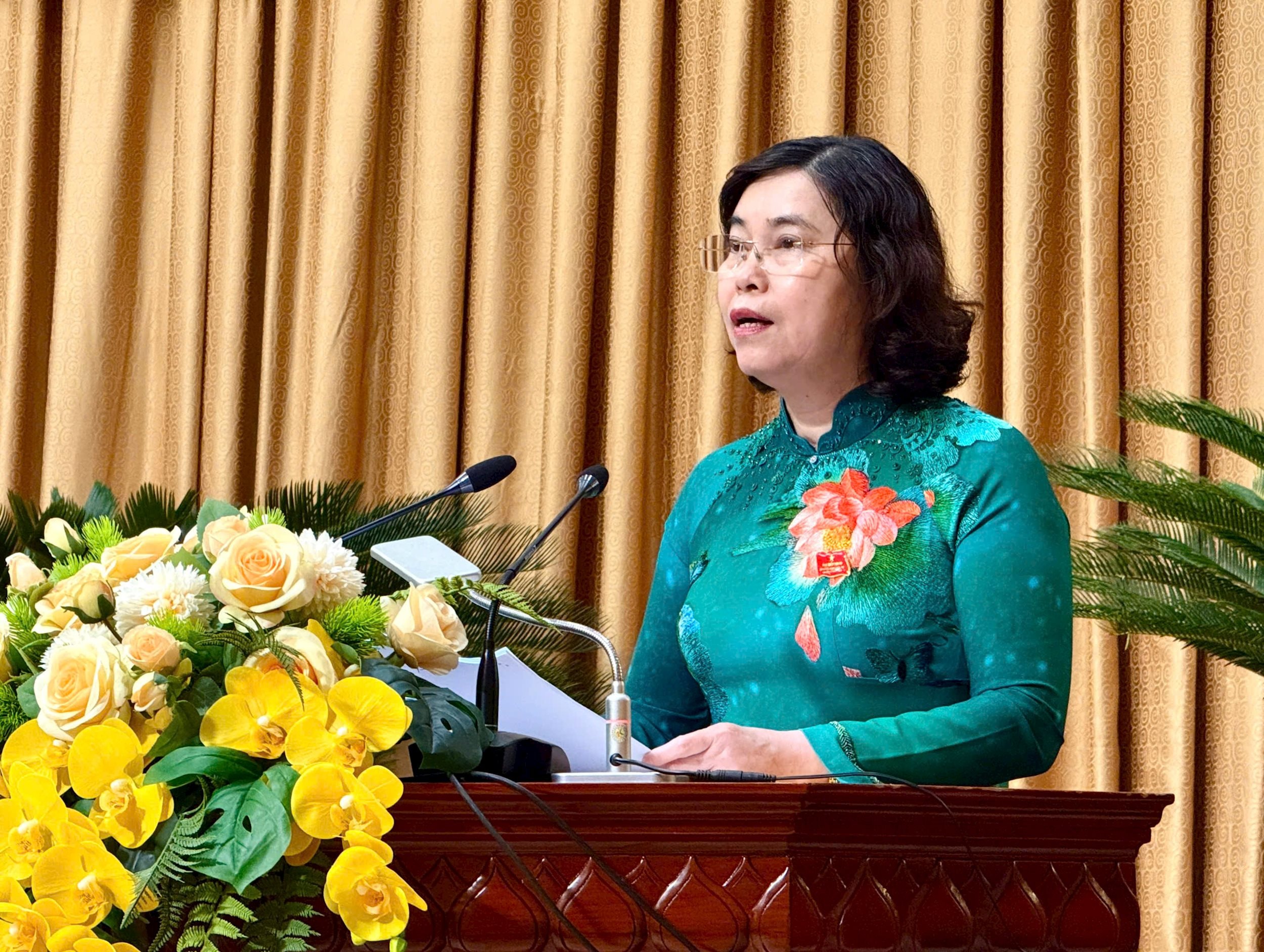 Phó Chủ tịch Thường trực HĐND tỉnh Trần Thị Hằng