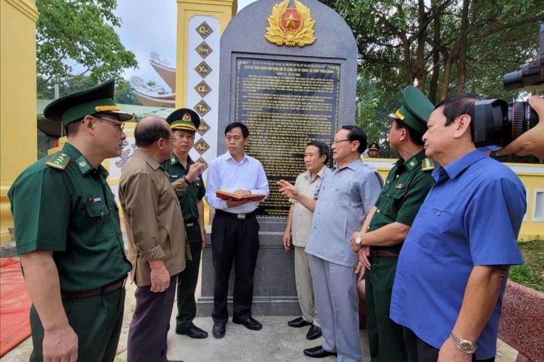 Lãnh đạo UBND tỉnh và Chỉ huy BĐBP tỉnh Quảng Trị thăm “Địa điểm lưu niệm trận đánh của Phân đội 23, Công an vũ trang Vĩnh Linh ngày 16/10/1954”, tại thôn Thiện Chánh