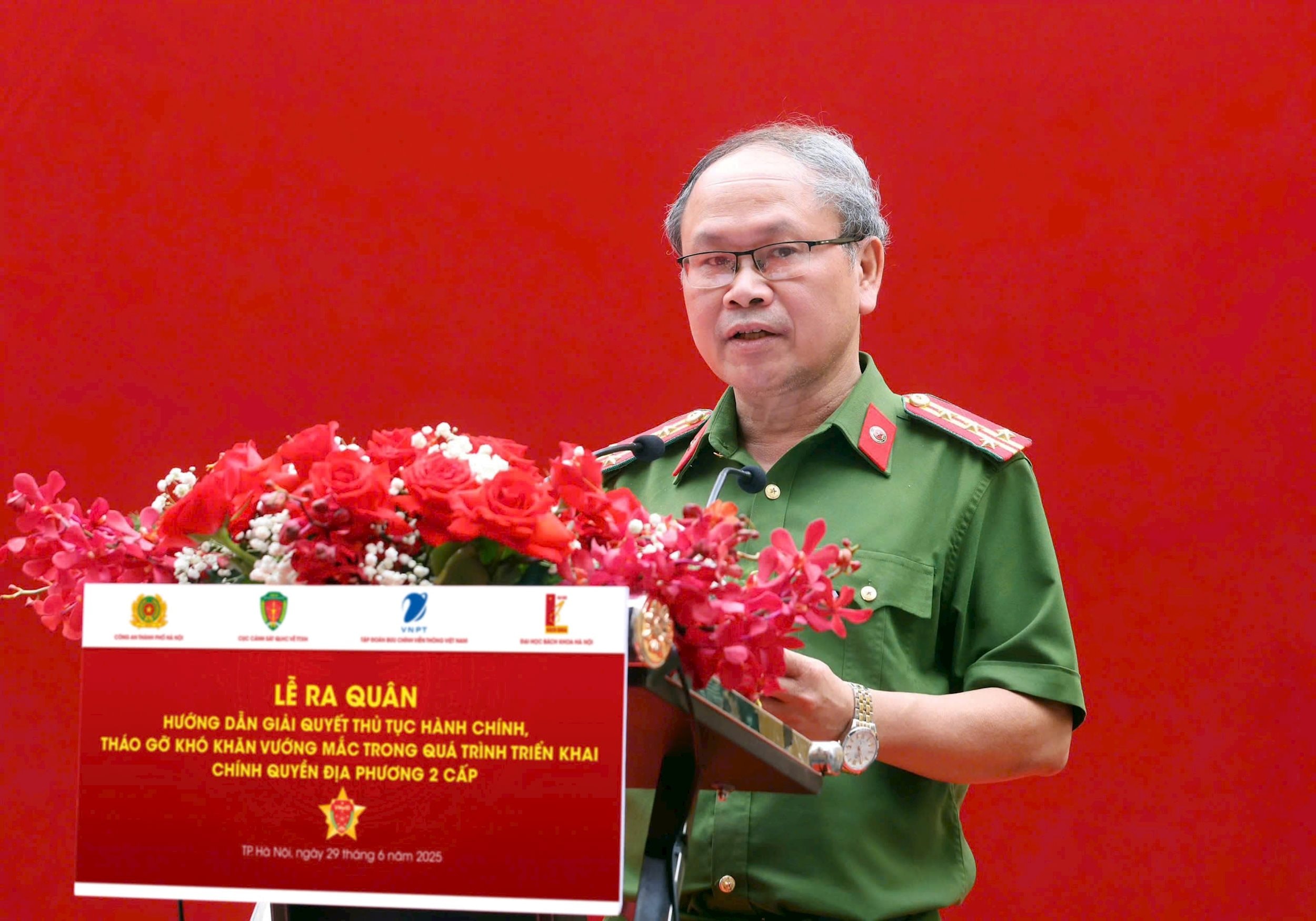 Đại tá Ngô Như Cường phát biểu tại lễ ra quân.