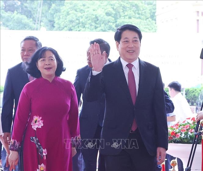 Chủ tịch nước Lương Cường tới dự Lễ công bố nghị quyết, quyết định sáp nhập đơn vị hành chính tại Hà Nội. Ảnh: Văn Điệp/TTXVN