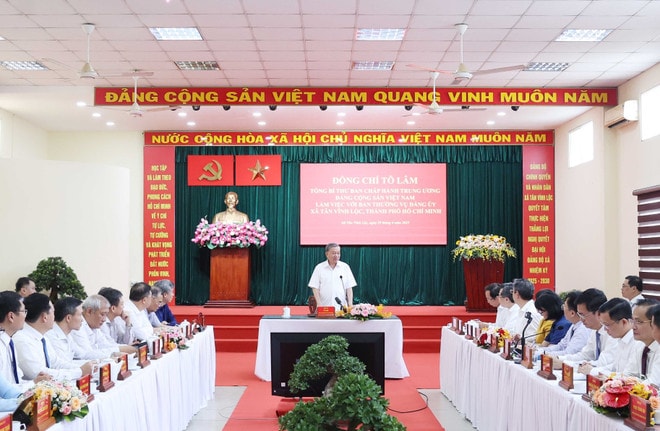 Party General Secretary To Lam speaks at a working session with the Standing Board of the Party Committee of Tan Vinh Loc commune, Ho Chi Minh City. (Photo: VNA) to-lam-4.jpg