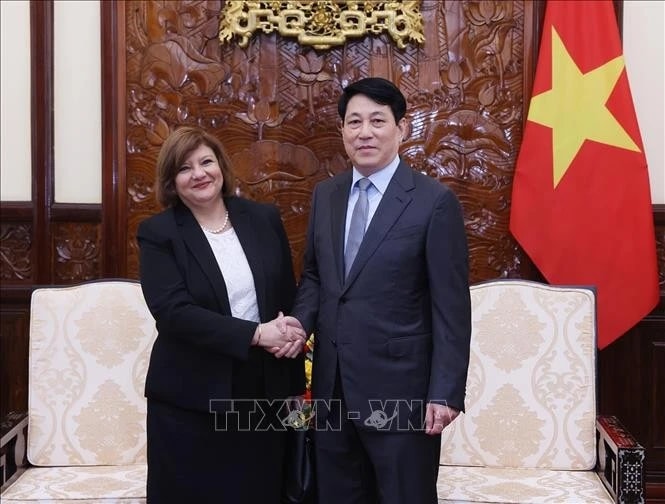 State President Luong Cuong (R) and outgoing Egyptian Ambassador Amal Abdel Kader Elmorsi Salama in Hanoi on July 1. (Photo: VNA)