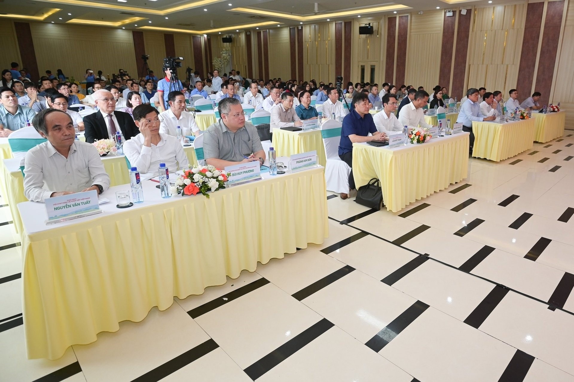 Toàn cảnh diễn đàn