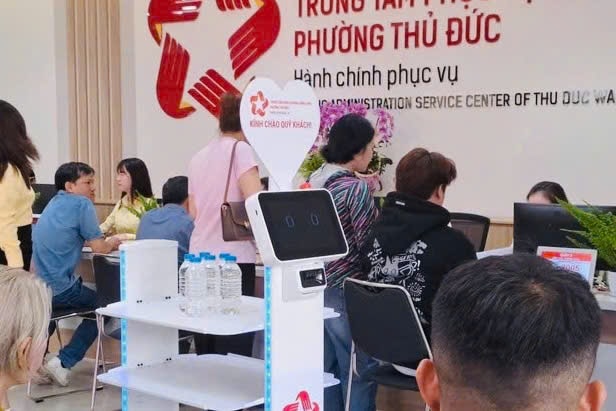 Robot tại Trung tâm Phục vụ hành chính công Thủ Đức