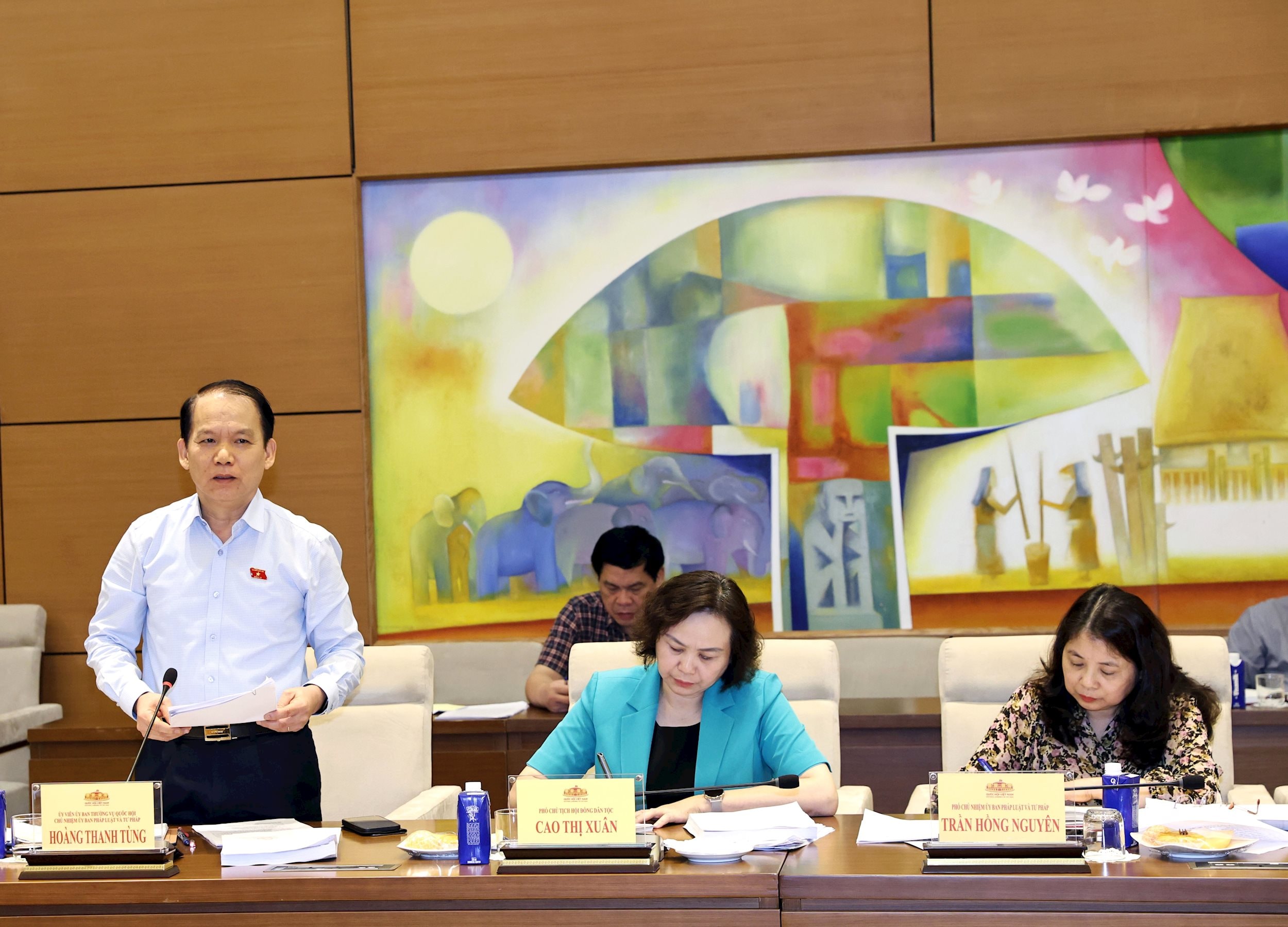 Chủ nhiệm Ủy ban Pháp luật và Tư pháp Hoàng Thanh Tùng - Phó trưởng Ban Tổ chức Diễn đàn phát biểu
