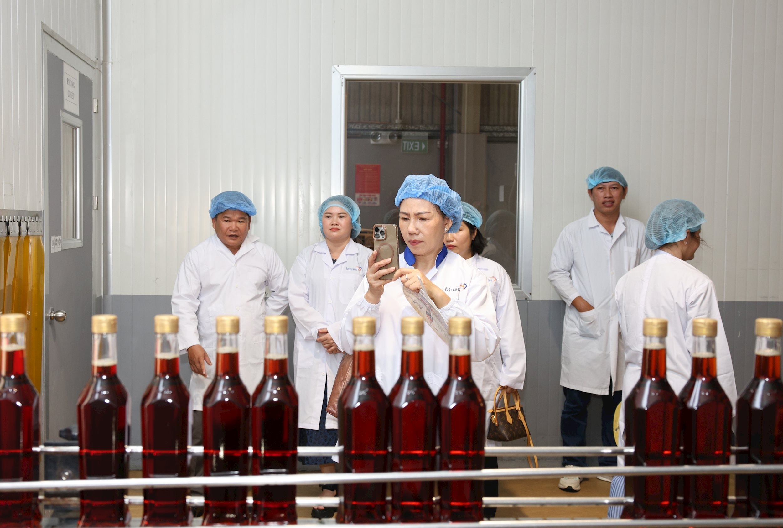 Dây chuyền chiết rót, đóng chai tự động & khép kín đảm bảo chất lượng của sản phẩm