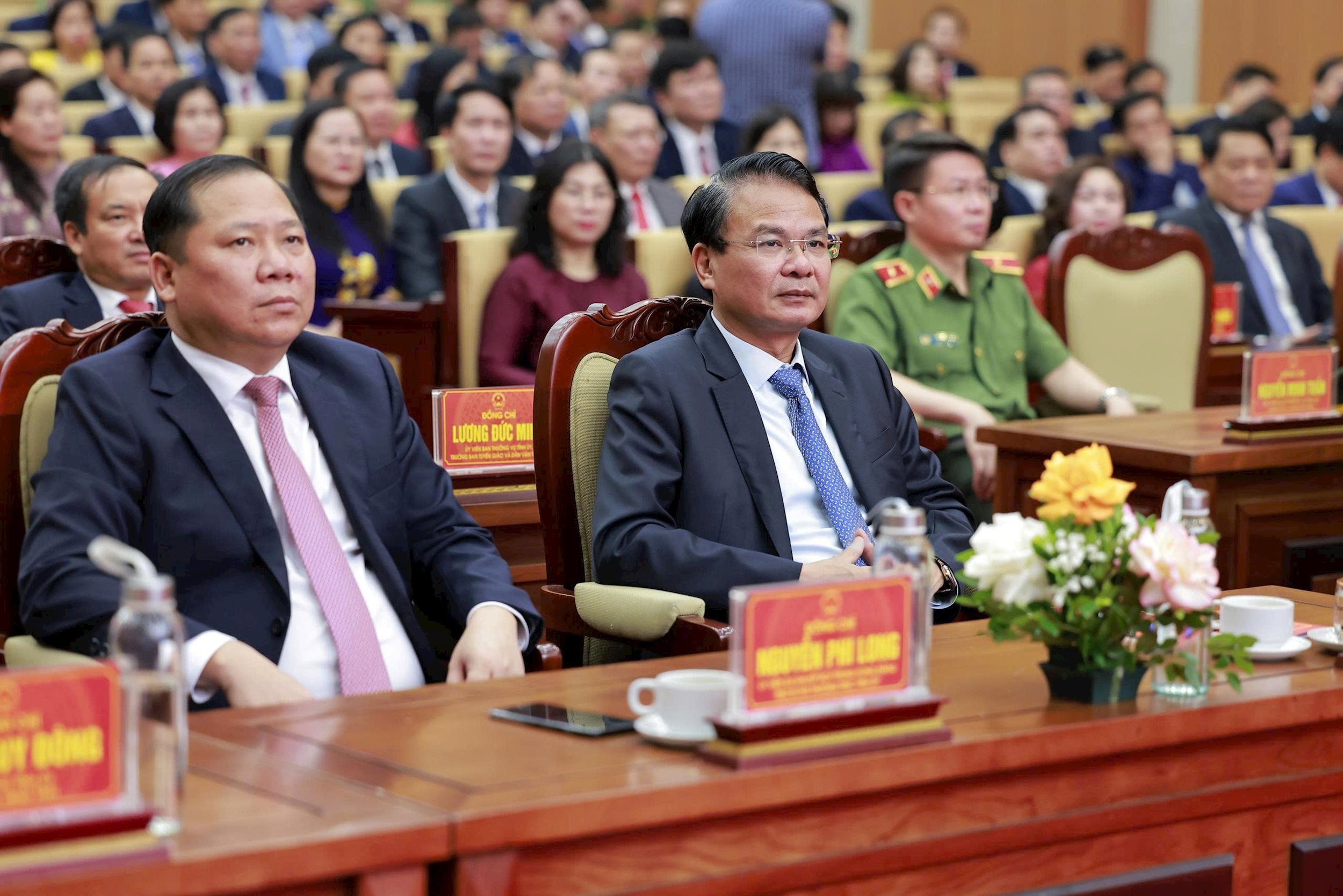 Đặng Xuân Phong - Ủy viên BCH Trung ương Đảng, Bí thư Tỉnh ủy và đồng chí Nguyễn Phi Long - Ủy viên dự khuyết BCH Trung ương Đảng, Phó Bí thư Thường trực Tỉnh ủy dự hội nghị