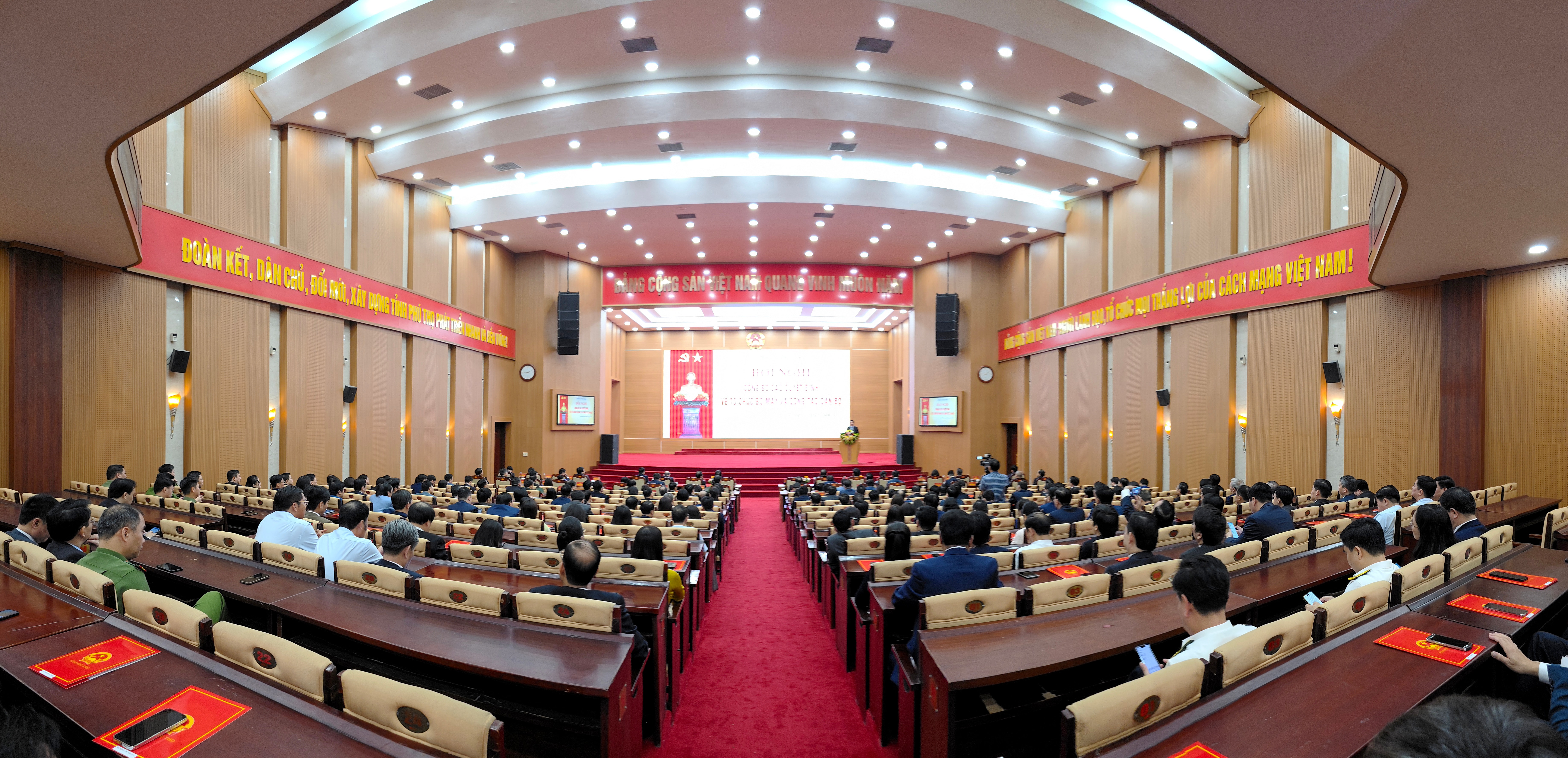 Toàn cảnh hội nghị