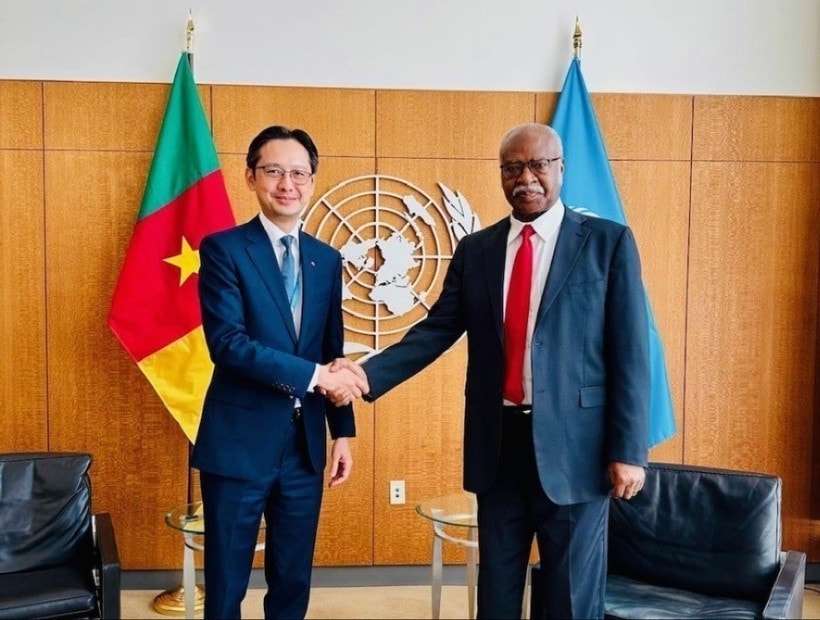 Ambassador Do Hung Viet, Permanent Representative of Vietnam to the UN (L), and President of the 79th session of the UN General Assembly Philemon Yang (Photo: VNA)
