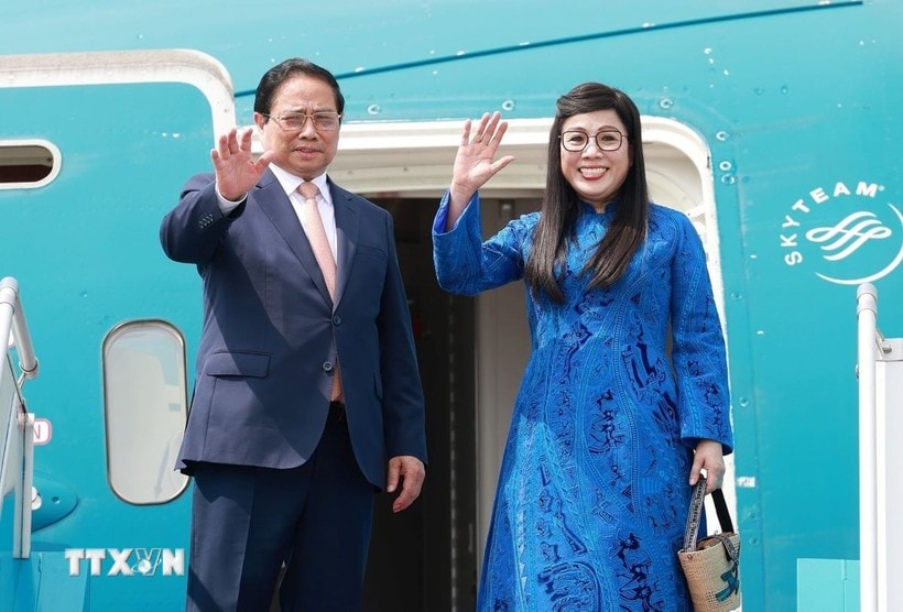 Prime Minister Pham Minh Chinh, his spouse Le Thi Bich Tran leave Hanoi on July 4 afternoon for Brazil to attend the expanded BRICS summit. (Photo: VNA)