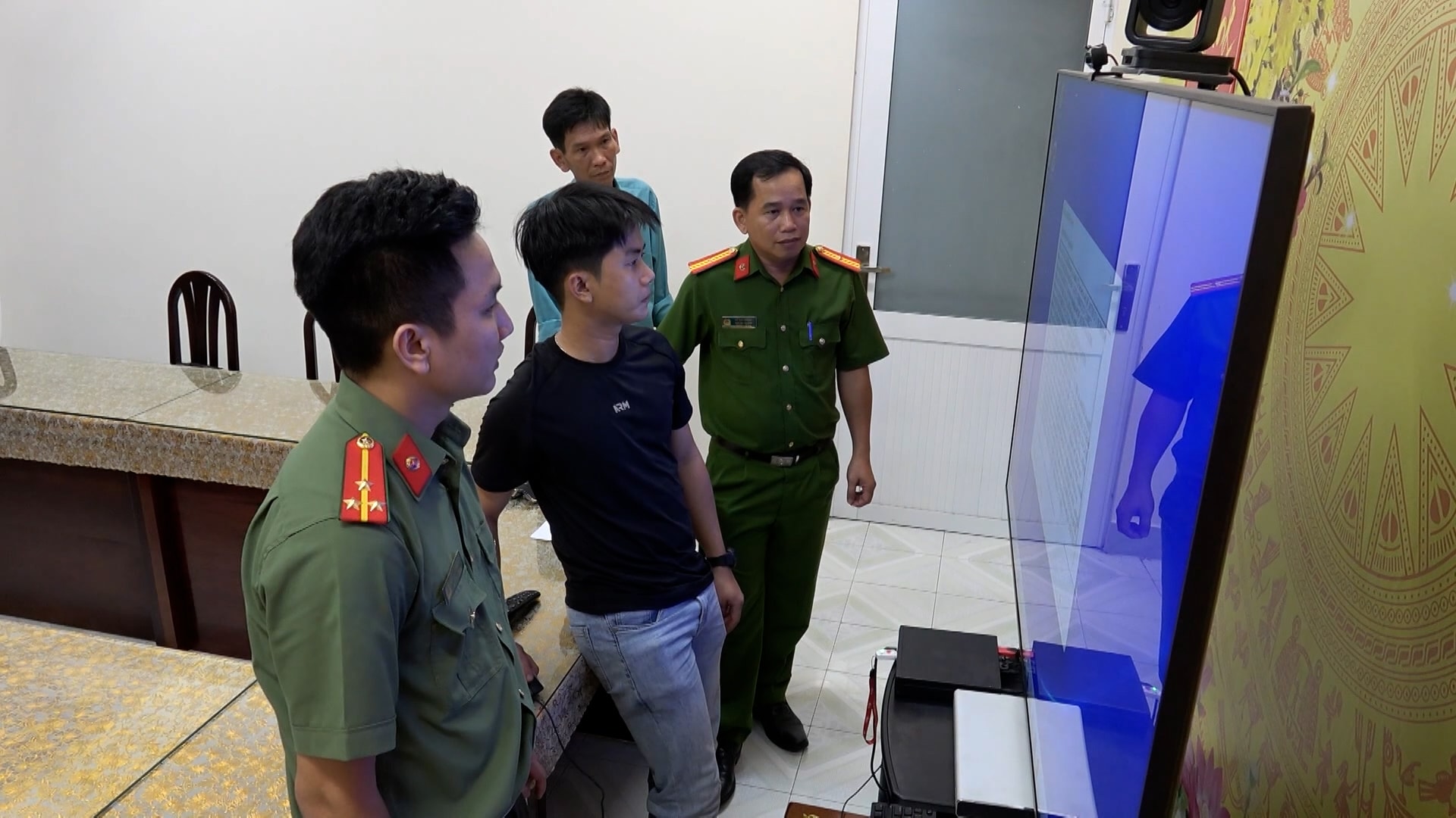 Phòng Tham mưu Công an tỉnh chủ trì kết nối hệ thống truyền hình trực tuyến