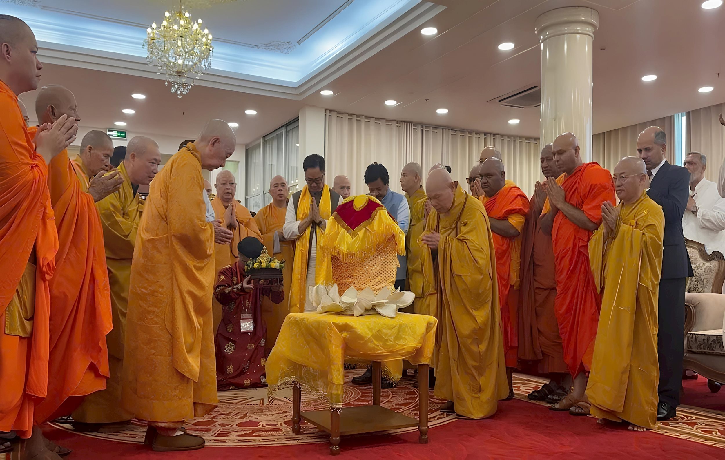 xa-loi-duc-phat-duoc-cung-ruoc-bang-chuyen-co-da-den-viet-nam-hinh-3.jpg