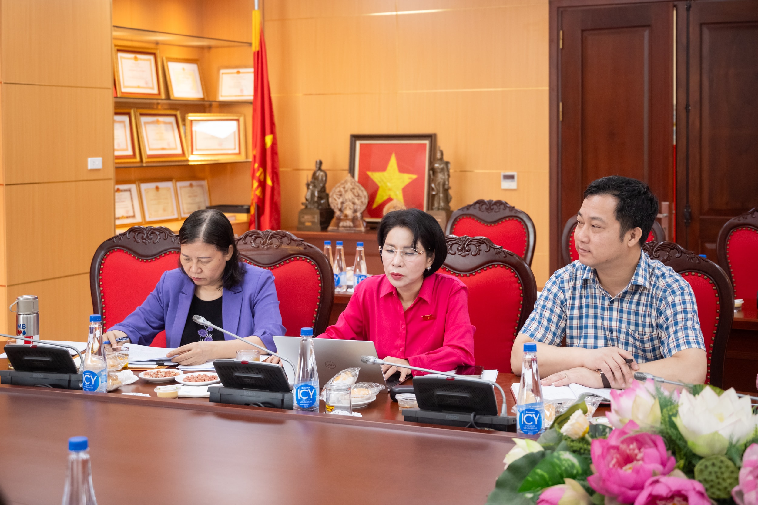Z72_4022 - Thành viên UB tham dự
