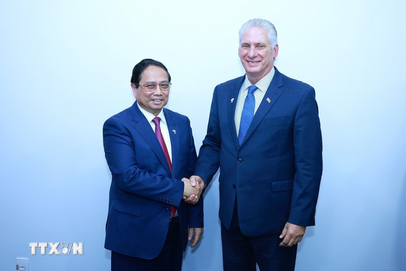 Thủ tướng Phạm Minh Chính gặp Bí thư Thứ nhất Đảng Cộng sản Cuba, Chủ tịch nước Cộng hòa Cuba Miguel Díaz-Canel Bermúdez. (Ảnh: Dương Giang/TTXVN)