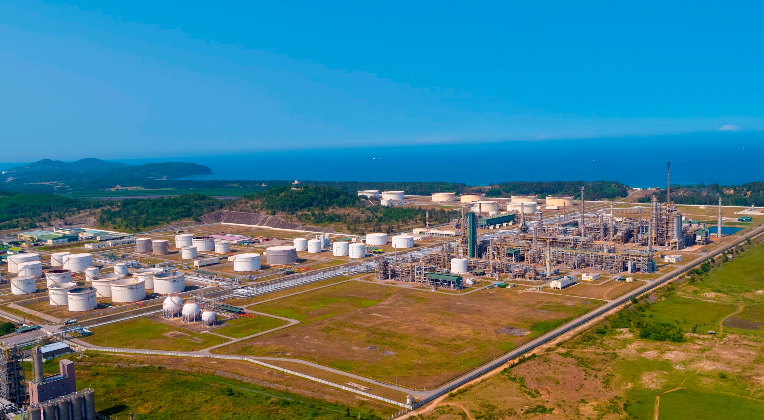 Hiện Nhà máy lọc dầu Dung Quất đang vận hành ở 118% công suất thiết kế. Ảnh BSR
